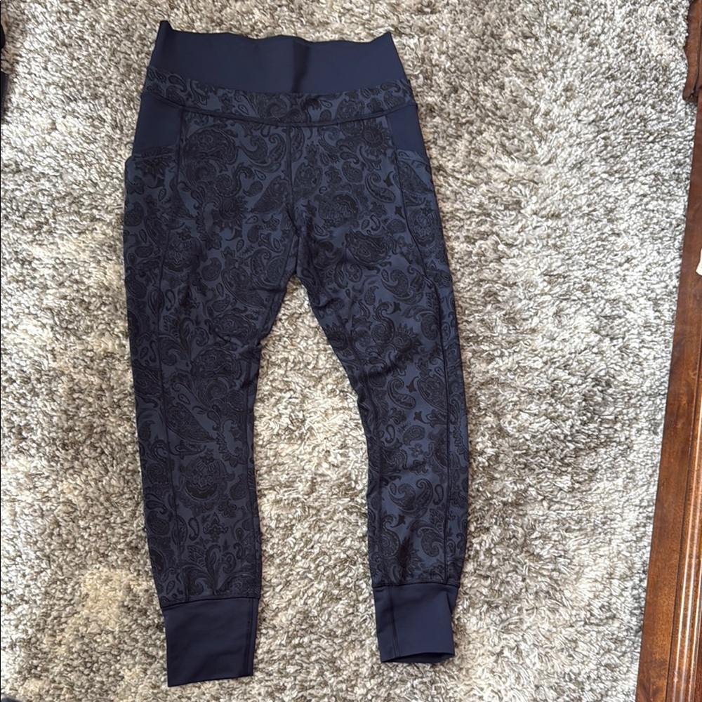 Lululemon Black Cropped Pants with Tapered Fit
